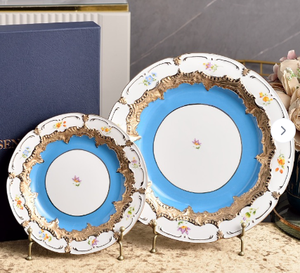 Service de vaisselle décoratif en céramique bleu clair à bord doré, style européen luxueux, motif floral, deux pièces pour la table - Product Image 1