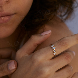 925 in argento sterling splendidamente rotto Baguette anello di diamanti - Product Image 3