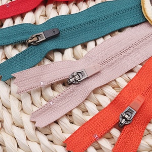 <span class=keywords><strong>YKK</strong></span> original # Fermetures <span class=keywords><strong>éclair</strong></span> à 3 bobines, qualité supérieure, vente directe d'usine, fermetures <span class=keywords><strong>éclair</strong></span> en nylon, extrémité fermée, <span class=keywords><strong>curseur</strong></span> DSBYG - Product Image 3