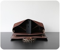 Sac à bandoulière en cuir de vachette givré et suédé, style petite fragrance de luxe léger, avec chaîne à motif losanges, collection 2026