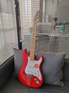 Kit de guitare DIY de haute qualité, modèle OEM ST, personnalisable, avec pont Tremolo, corps en tilleul, micros S-S-H, multicolore - Product Image 4