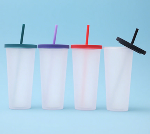 Gobelet réutilisable en plastique 2026 avec paille, vente en gros, logo personnalisé, 710 ml (24 oz), tasse à café givrée, couvercle coloré, bouteille pour boissons chaudes et froides - Product Image 4