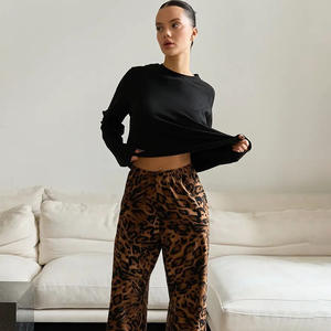 Nuovo Set <span class=keywords><strong>Pigiama</strong></span> <span class=keywords><strong>Donna</strong></span> Autunno 2025 in <span class=keywords><strong>Pile</strong></span> <span class=keywords><strong>con</strong></span> Stampa Leopardata, Collo a O, <span class=keywords><strong>Bottoni</strong></span>, Maniche Lunghe e Pantaloni a Gamba Larga, Spesso e Caldo - Product Image 4