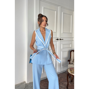 Ensemble décontracté bleu 2 pièces : gilet et pantalon avec détails de passepoil et ceinture, taille XXS, longueur au-dessus du genou - Product Image 4