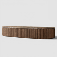 Table basse ovale avec plateau en marbre et corps cannelé en noyer pour salon
