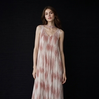 Robe longue décontractée d'été de haute qualité pour femme, sans manches, à motif floral, style resort, col en V, avec ruban et dégradé, effet drapé