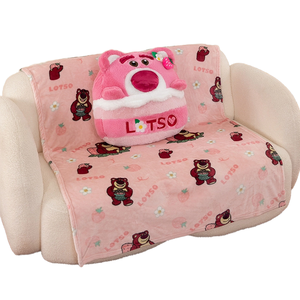 <span class=keywords><strong>Set</strong></span> 2-in-1 Ecologico di Coperta e Cuscino Morbido a Forma di Orsetto Fragola per Uso in Tutte le Stagioni - Product Image 1