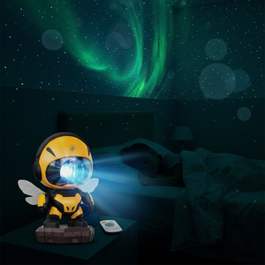 Innovativo Proiettore Astronauta a Forma di Ape, Luce Ambientale LED con Ali Rimovibili e <span class=keywords><strong>Braccia</strong></span> Posizionabili, Lampada da Tavolo Decorativa - Product Image 1