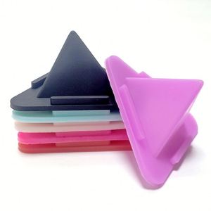 Innovador Soporte Universal Portátil de Silicona con Diseño de Pirámide para Teléfono Móvil y Coche, Juguete Sensorial Antiestrés - Product Image 2
