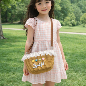 Sac bandoulière en paille tressée avec dentelle pour enfants, petite capacité, fermeture éclair, idéal pour l'été, la plage, les vacances, portable et pour un usage quotidien - Product Image 1
