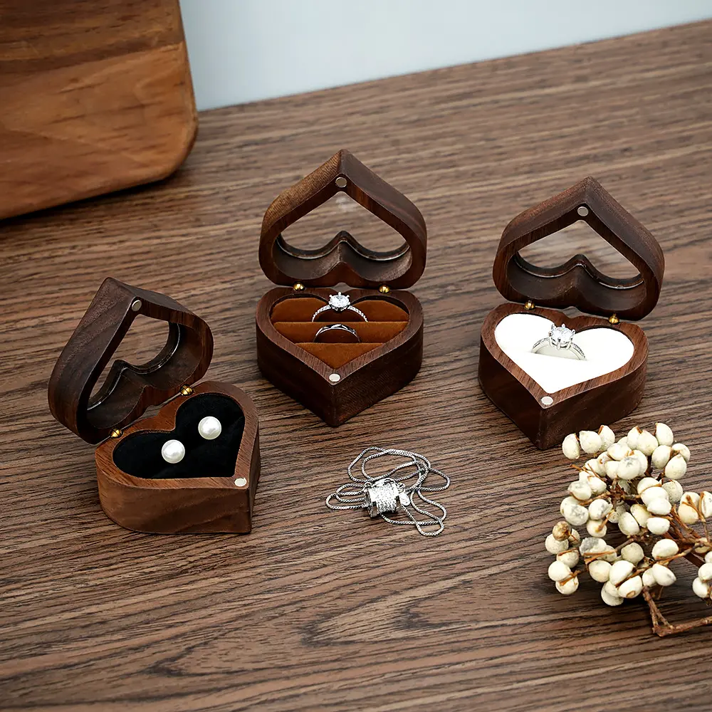 NISEVEN โลโก้ที่กําหนดเองการหมั้นแกะสลักผู้ถือแหวนไม้สําหรับ 2 แหวนรูปหัวใจกล่องเครื่องประดับไม้กล่องแหวนคู่