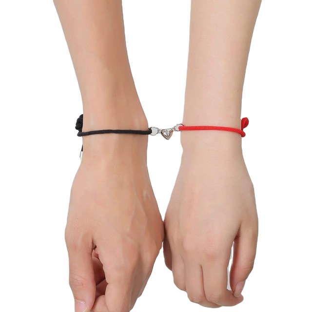 Novel Design Touch Connected Magnet Couple Bracelets Jewelry Black and Red Heart Couple Bracelet Set for Couple