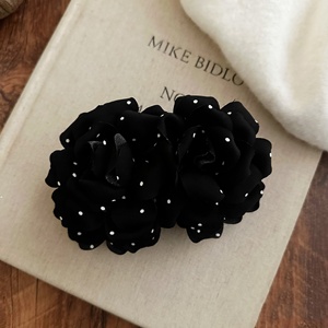 Elegante Pinza para el Cabello con Diseño de Rosas y Puntos Franceses, Accesorio de Moda para Mujer - Product Image 6