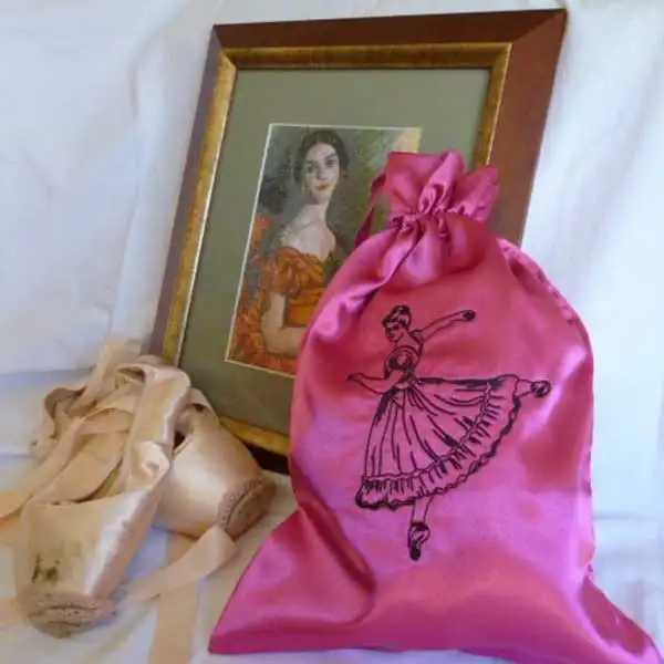 Bolsa para sapato de cetim brilhante, rosa, com logotipo bordado