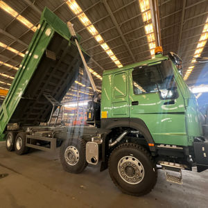 2025中国价格中国卡车Howo 8*4 12轮自卸车自卸车带保险杠的U形箱待售 - Product Image 1