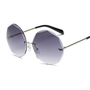 Gafas de Sol Octogonales Irregulares Qianai, Protección UV400, Lentes Tipo 3 AC, Montura Plateada, Diseño Moderno Unisex - Product Image 5