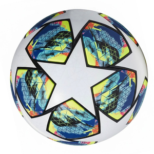 Ballon de football personnalisé de haute qualité fabriqué en usine, logo imprimé, design durable et léger pour l'entraînement et l'utilisation en extérieur - Product Image 2