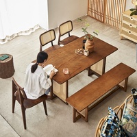 Ensemble table et chaises de salle à manger en bois style Wabi-sabi vintage avec banc simple vintage, plateau en bois massif, pour restaurant et maison