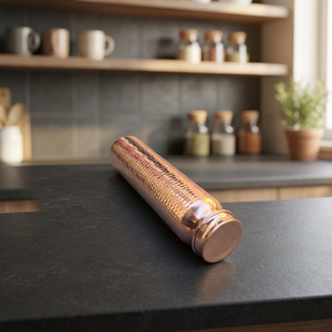 Bouteille d'eau réutilisable en acier inoxydable martelé, sans BPA, de qualité alimentaire, écologique, 750 ml, personnalisable, compatible lave-vaisselle, pour le thé - Product Image 1