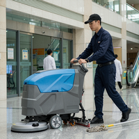 Autolaveuse autotractée K1 avec technologie de séchage instantané 2000 m²/h pour cuisines de restaurants et terminaux d'aéroports