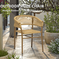(E7110) Chaise de salle à manger moderne pour l'extérieur, en rotin PE et structure en bois, imperméable, portable, durable, légère et confortable