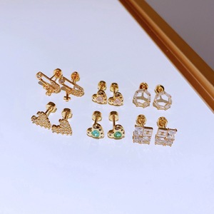 Orecchini a perno a cuore in zircone ultra-lucido e raffinato, in acciaio inossidabile con chiusura a vite, gioielli per piercing che non necessitano di essere rimossi per dormire - Product Image 4