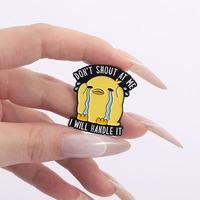 Broches et épingles uniques en gros « Ne m'engueule pas » – Badges en métal créatifs et mignons avec motifs de poussin jaune, raton laveur et visage pleurant, décorés de fleurs