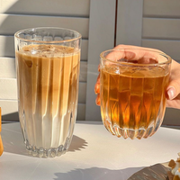 Élégante tasse en verre côtelé avec texture verticale pour eau, jus, café, thé, maison, cuisine, café, boissons, vaisselle