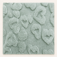 Tissu jacquard tricoté à la chaîne double couche 100 % polyester de haute qualité, motif cœur découpé, super doux pour vêtements et couvertures