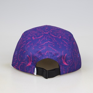 Gorra <span class=keywords><strong>de</strong></span> 5 Paneles con Estampado <span class=keywords><strong>de</strong></span> Remolino Morado Personalizable OEM, Gorras Casuales Ligeras <span class=keywords><strong>de</strong></span> Mezcla <span class=keywords><strong>de</strong></span> Poliéster y Algodón Ajustables para Hombres y Mujeres - Product Image 4