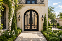 Porte d'entrée double en fer forgé cintrée LINCAI avec panneaux de verre à motifs pour villas et manoirs de luxe