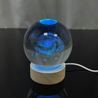 Boule de cristal laser 16 couleurs 4 modes d'éclairage Ours Cerf Voie lactée Saturne avec base en bois et télécommande MH-Q0263
