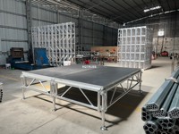 Scène modulaire légère en alliage d'aluminium Smart Design 20*32 pieds avec une capacité de charge de 750 kg pour les événements