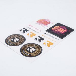 Autocollants adhésifs personnalisés en PVC et PP imprimés UV pour étiquettes de boissons, eau, jus, vin minéral et papier couché - Product Image 3