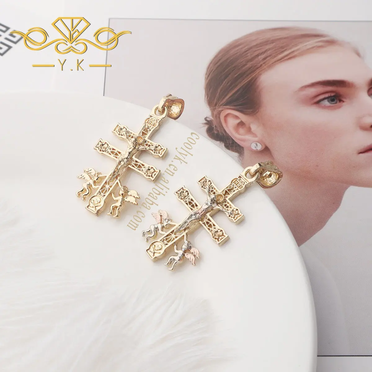 Penjualan Langsung dari Pabrik Liontin Religius Perhiasan 18K Berlapis Emas Liontin Salib Rantai Emas Desain Baru