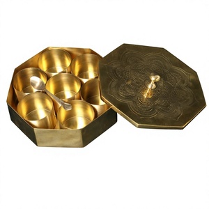 Boîte à épices hexagonale en laiton avec 6 coupelles et cuillère, conteneur à masala artisanal, organisateur de cuisine décoratif, boîte de rangement pour masala - Product Image 1