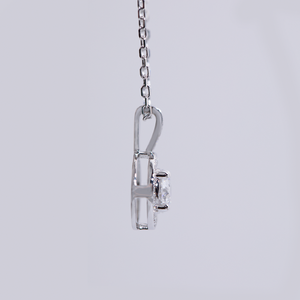 Ciondolo a grappolo circolare singolo in oro bianco 14 carati con diamante sintetico coltivato in laboratorio da 0,5 carati e alone di diamanti - Product Image 5