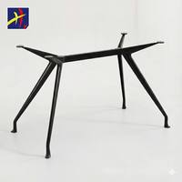 Table haute moderne pour hôtel en alliage d'aluminium massif avec pieds évasés chromés et structure noire thermolaquée