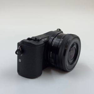 Appareil photo numérique hybride d'<span class=keywords><strong>occasion</strong></span> de marque A5100 avec objectif 16-50, caméra haute définition 1080p, avec chargeur et batterie - Product Image 2