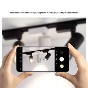 Spot <span class=keywords><strong>suspendu</strong></span> LED moderne à intensité variable Downlight de <span class=keywords><strong>plafond</strong></span> monté en surface COB Down Light <span class=keywords><strong>Rail</strong></span> Spot <span class=keywords><strong>sur</strong></span> <span class=keywords><strong>rail</strong></span> magnétique - Product Image 5