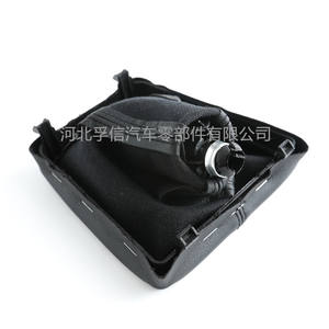 Couvre-poignée de levier de vitesses manuel Skoda en cuir 5/6 vitesses noir avec lentilles argentées - Product Image 4