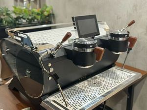 Machine à café professionnelle commerciale à deux groupes en acier inoxydable avec système de brassage et système d'eau chaude pour usage domestique et en restaurant - Product Image 6