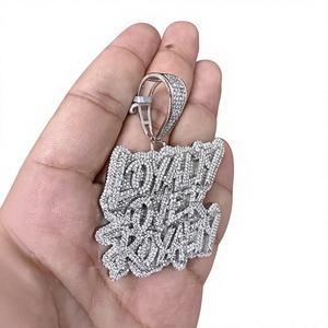 Pendentif élégant en forme de lettre, bijoux en argent + moissanite, cristal plaqué, style hip hop, design unisexe. - Product Image 1