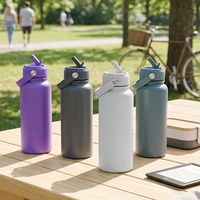 Bouteille d'eau isotherme en acier inoxydable de 32 oz avec logo personnalisé, poignée de transport et couvercle à paille rabattable, réutilisable, isolée pour la salle de sport et les voyages