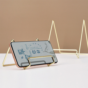 Marco <span class=keywords><strong>de</strong></span> fotos dorado <span class=keywords><strong>de</strong></span> alambre <span class=keywords><strong>de</strong></span> Metal, bandeja <span class=keywords><strong>de</strong></span> almacenamiento con soporte <span class=keywords><strong>de</strong></span> exhibición para ipad, libro, cocina, teléfono móvil, menú <span class=keywords><strong>de</strong></span> recetas - Product Image 1