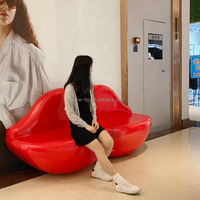 Canapé de loisirs en fibre de verre YUWEI en forme de lèvre pour espaces extérieurs, gymnases, hôpitaux, centres commerciaux et salons – Mobilier commercial moderne pour salles d'attente
