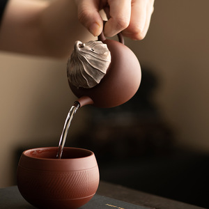 Tetera de arcilla púrpura Da'an Hall con tapa de loto envejecido y detalles en plata, juego de tetera individual para ceremonia del té, ideal para regalo. - Product Image 3
