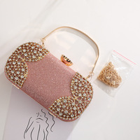Sac Tendance 2025 Sac à main clouté de diamants pour femmes élégantes Design évidé à la mode pour les fêtes mondaines Sacs de soirée
