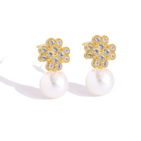 Boucles d'oreilles pendantes en acier inoxydable plaqué or 18 carats avec perles et zircons cubiques, motif fleur et trèfle, pour femme, délicates, idéales pour les fêtes, vente en gros, OEM