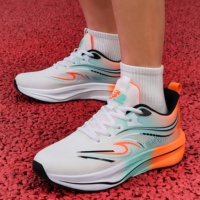Chaussures de course pour couple en gros, amortissantes, maille respirante, confortables et souples, élégantes, grandes tailles, pour usage quotidien et course